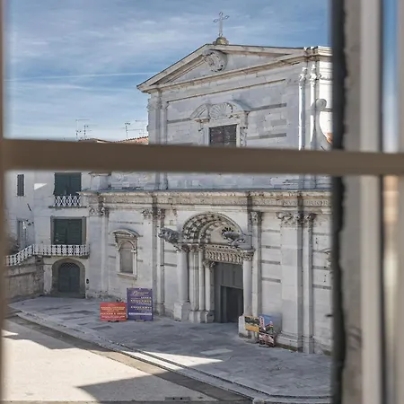 In With Cathedral Views Apartment